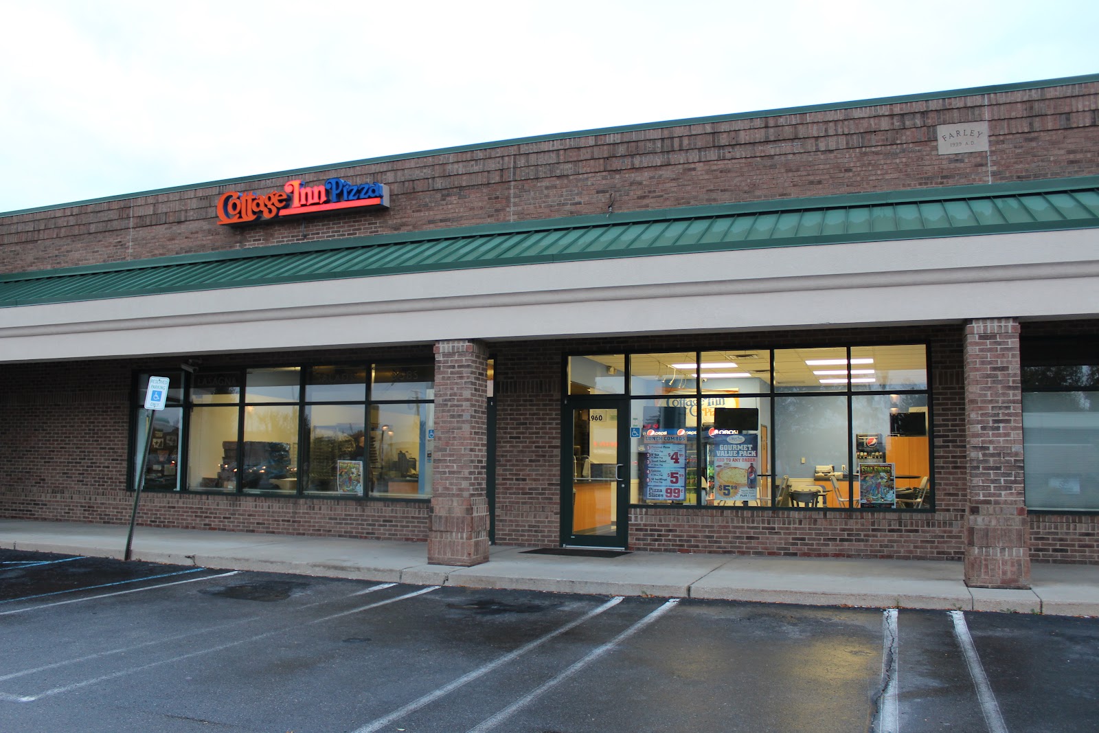 Cottage Inn Pizza Auburn Hills — photo