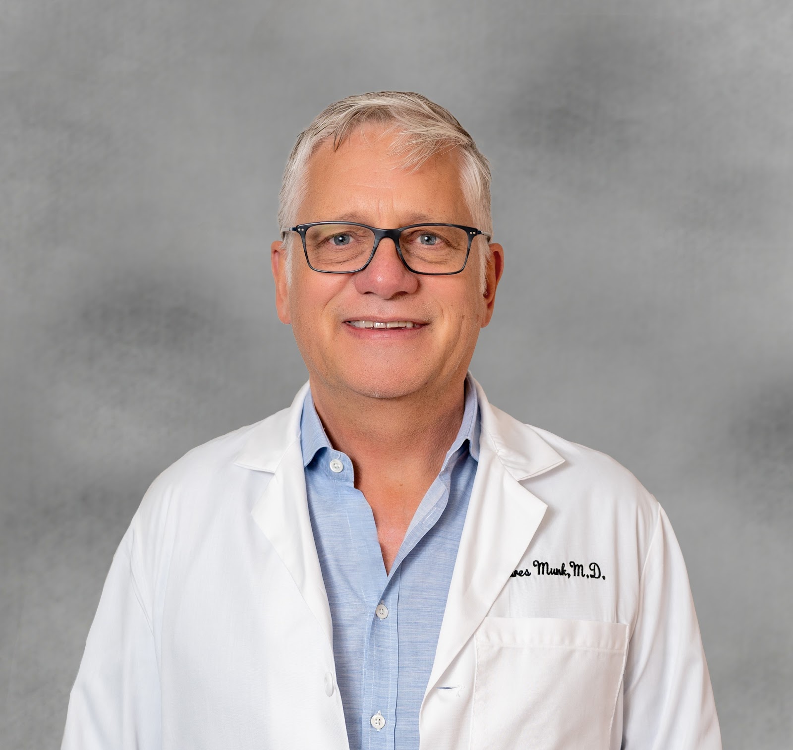 Dr. Andres Munk, MD in Auburn Hills