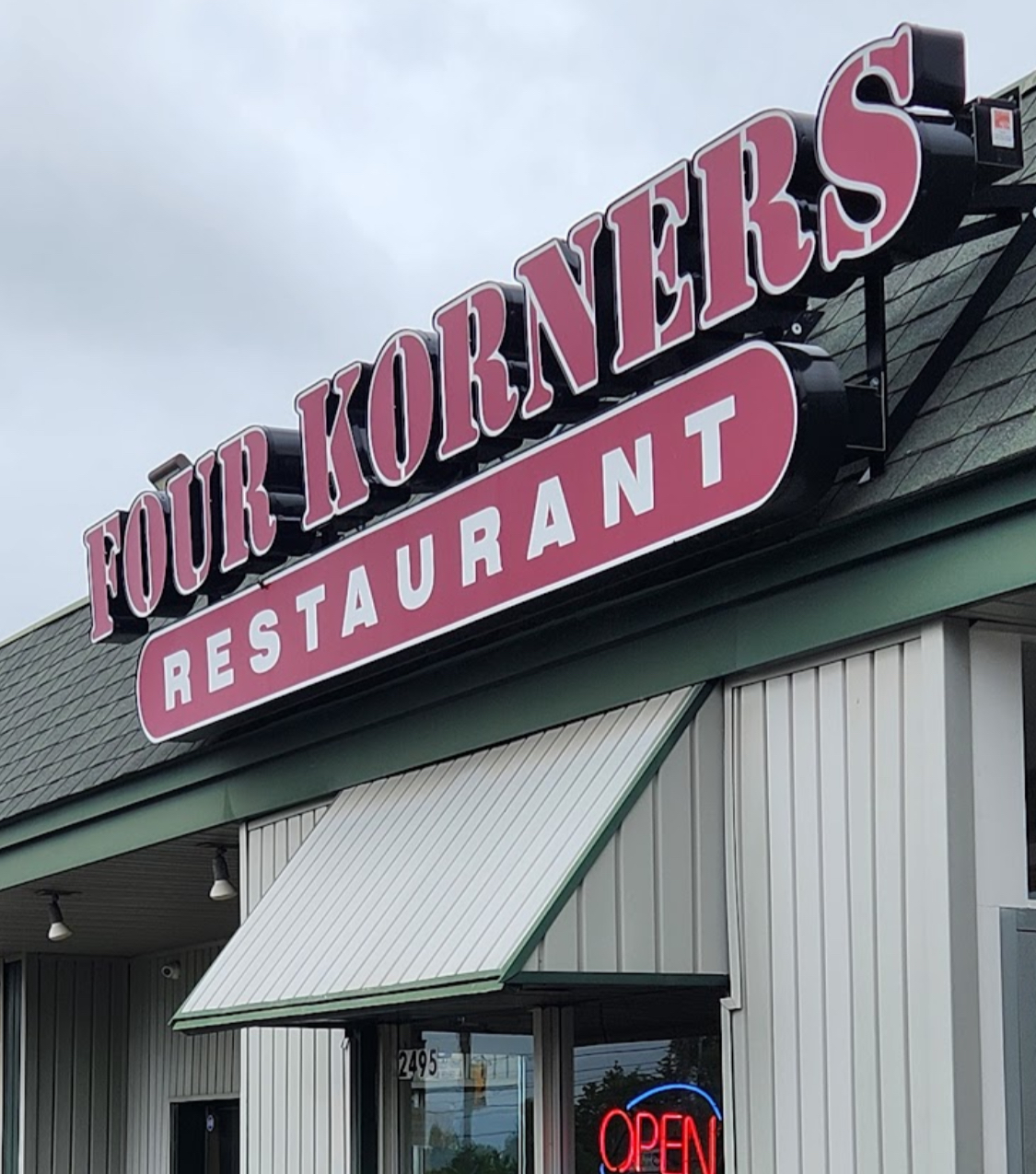 Four Korners Restaurant in Auburn Hills