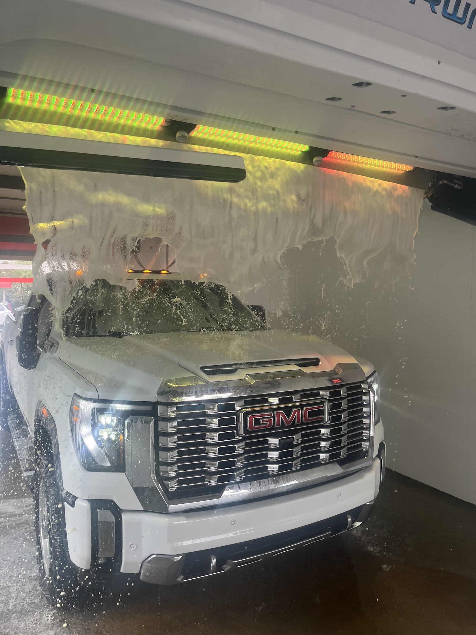 Grand Prix Auto Wash | TOUCHLESS CAR WASH in Auburn Hills