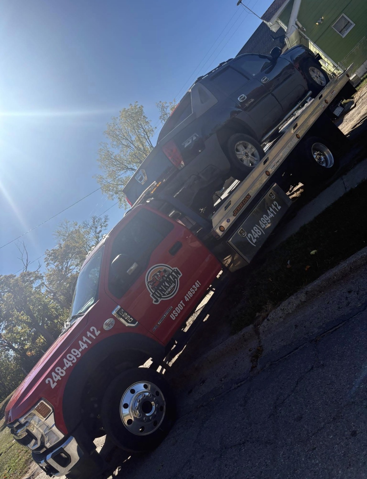 JUNK MAN TOWING & RECOVERY in Pontiac